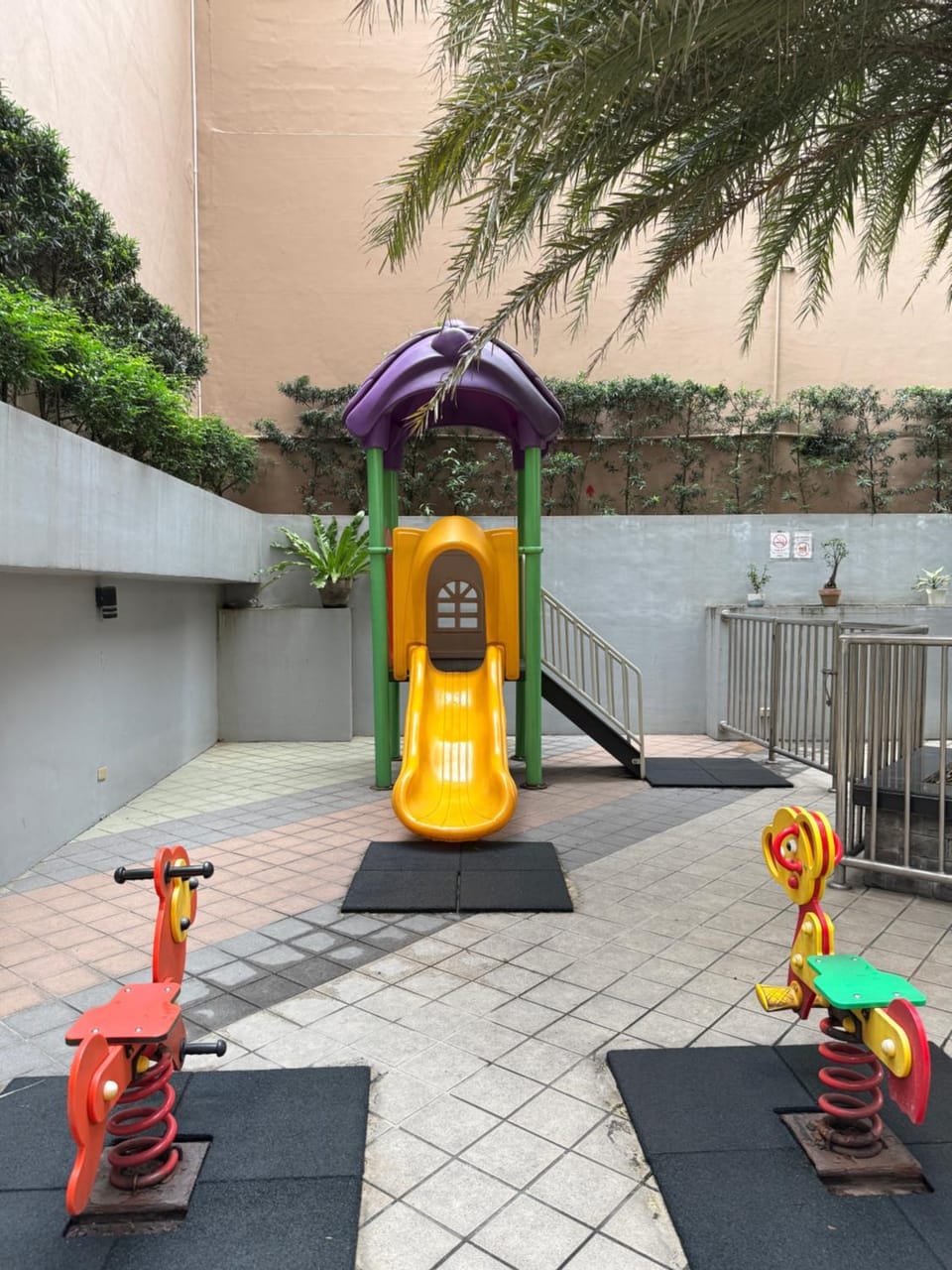 Condo with Pool Access Near BGC and Makati Apartment hotel in Mandaluyong