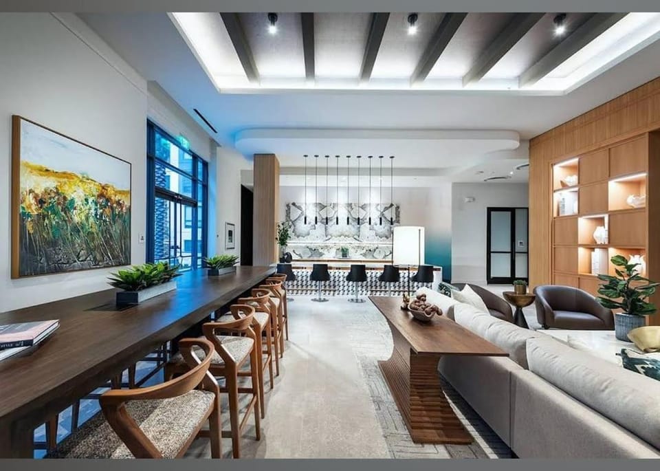 Glam 2BR Apt with Iconic View of Hollywood Sign Apartment in Hollywood