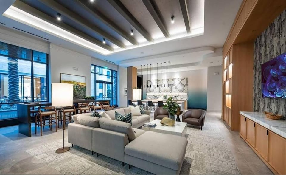 Glam 2BR Apt with Iconic View of Hollywood Sign Apartment in Hollywood