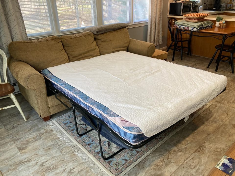 Bed, Living room