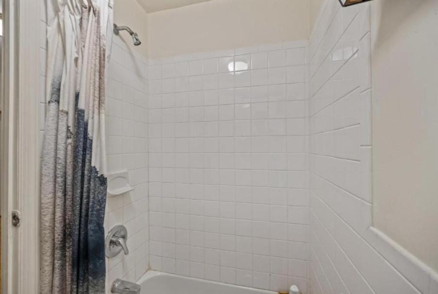 Chic Times Square 1BR Entire Apt - Private Kitchen & Bath - Hosts 4 Bed and Breakfast in Midtown