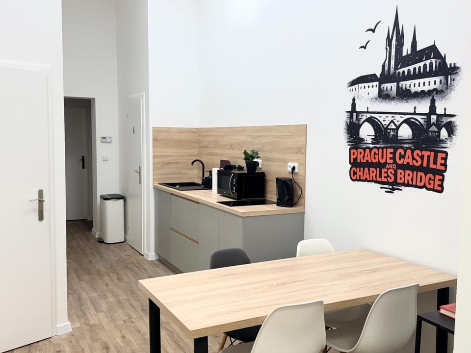 Coffee/tea facilities, Kitchen or kitchenette, Dining area