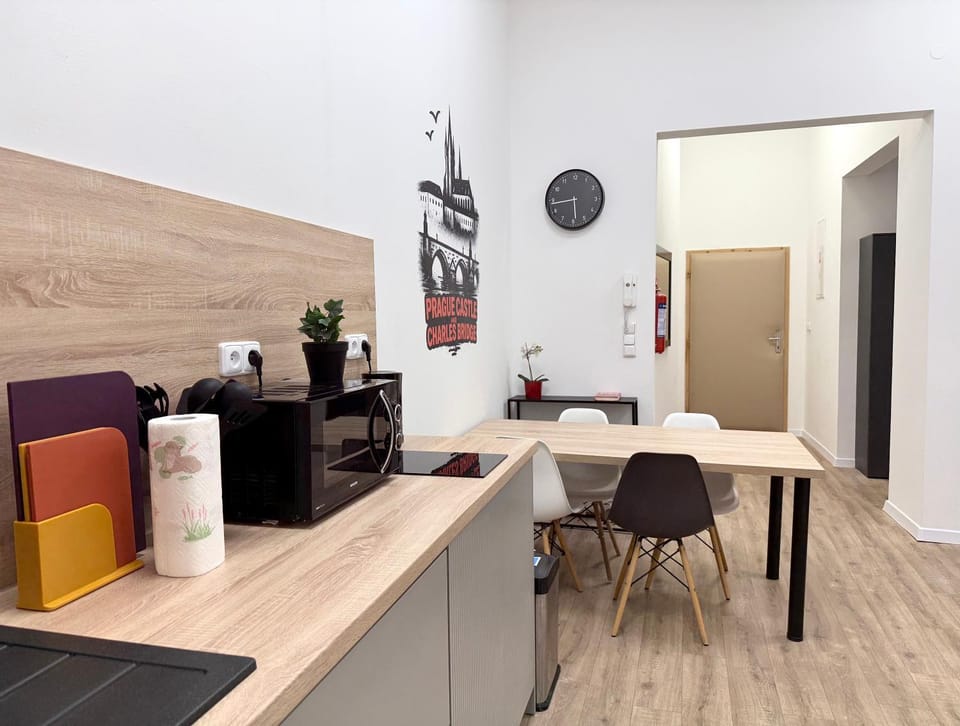 Communal lounge/ TV room, Kitchen or kitchenette, Living room, Seating area, Dining area, Communal kitchen
