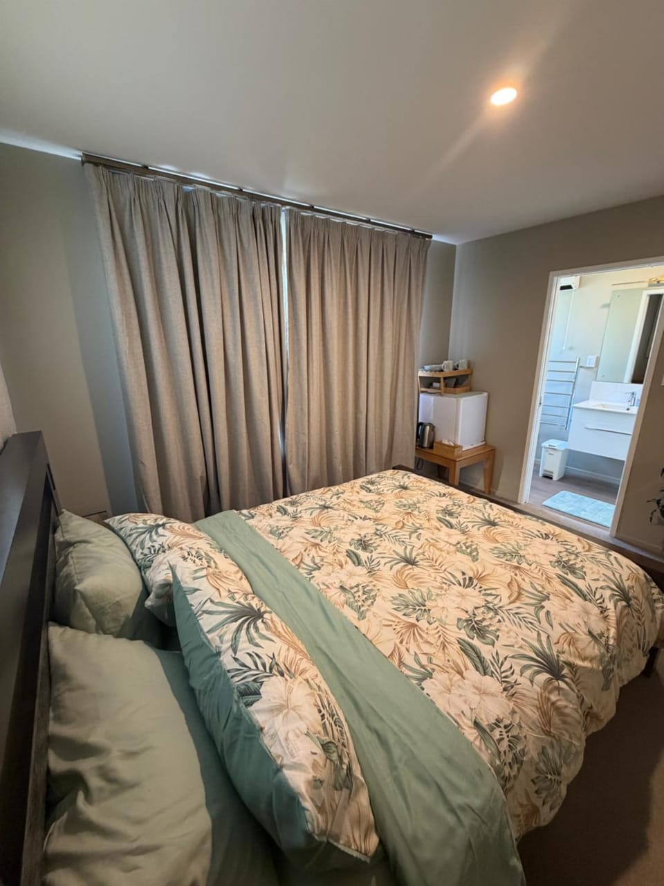 Private Ensuite Near Airport Vacation rental in Christchurch