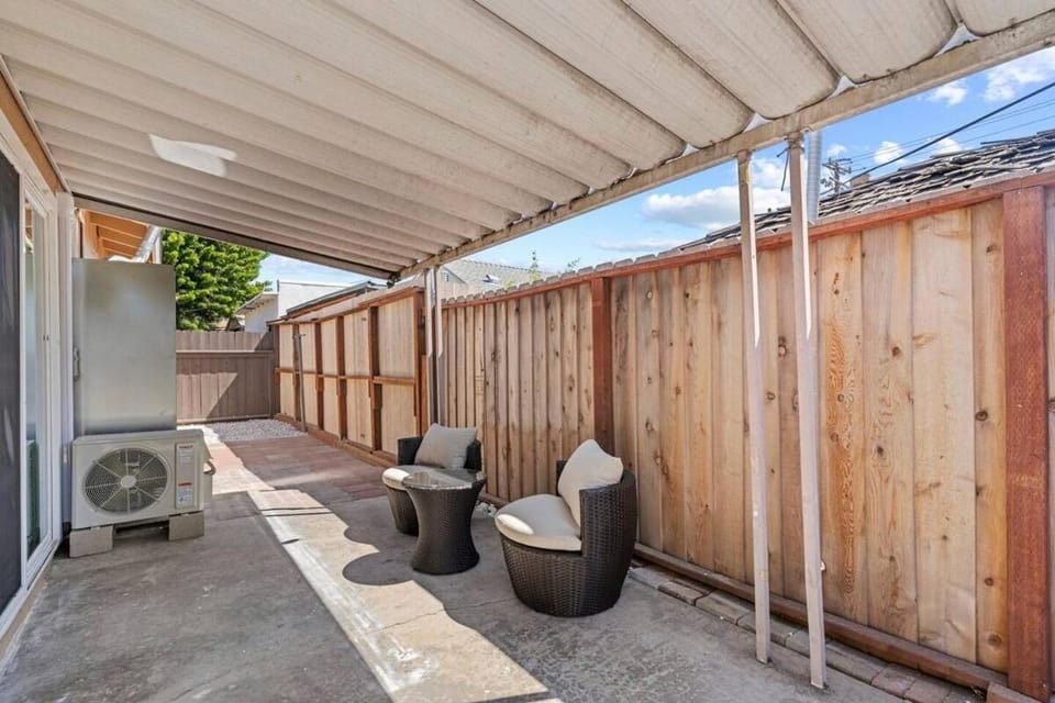 20 Percent OFF Monthly Luxury 3BR Getaway House in Tustin