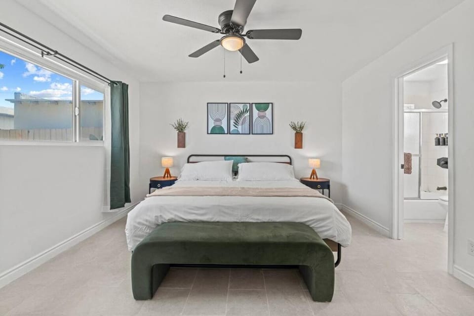 20 Percent OFF Monthly Luxury 3BR Getaway House in Tustin