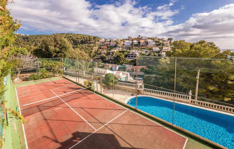 Tennis court