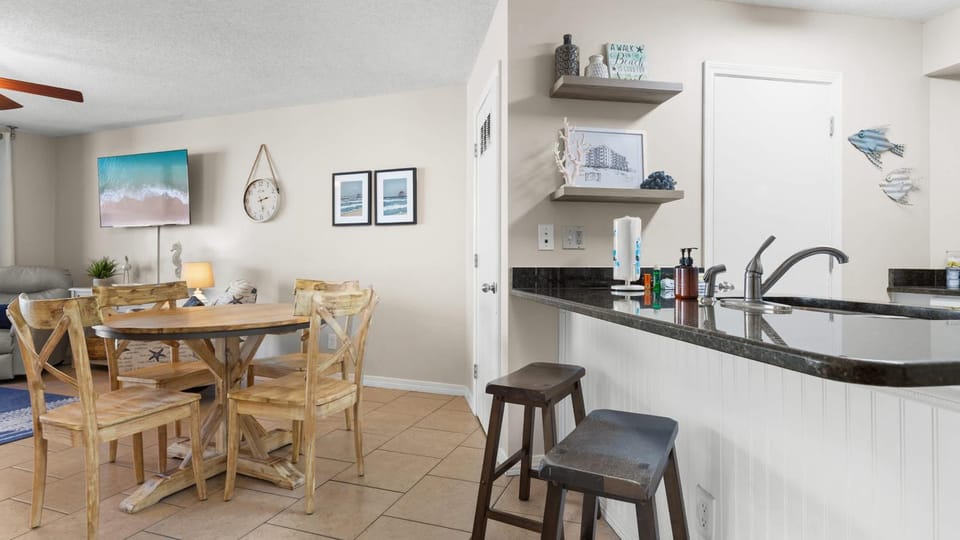 Condo with Gulf View Direct Beach Access Indoor Outdoor Pool 450 in Free or Discounted Activities Every Day House in Orange Beach