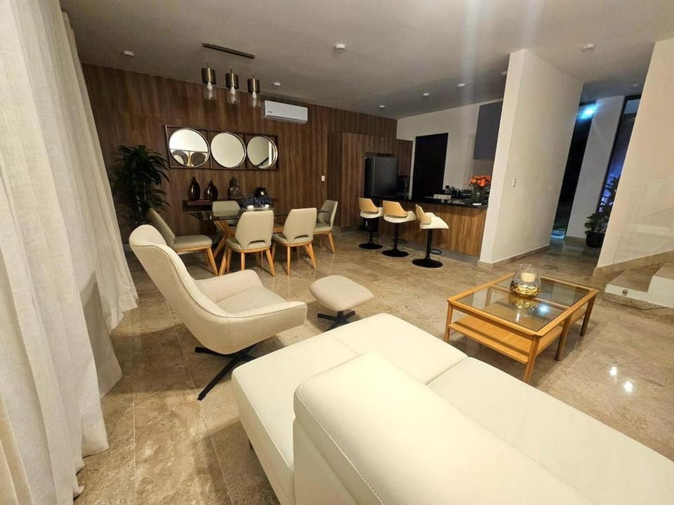 Kitchen or kitchenette, Lobby or reception, Seating area, Dining area