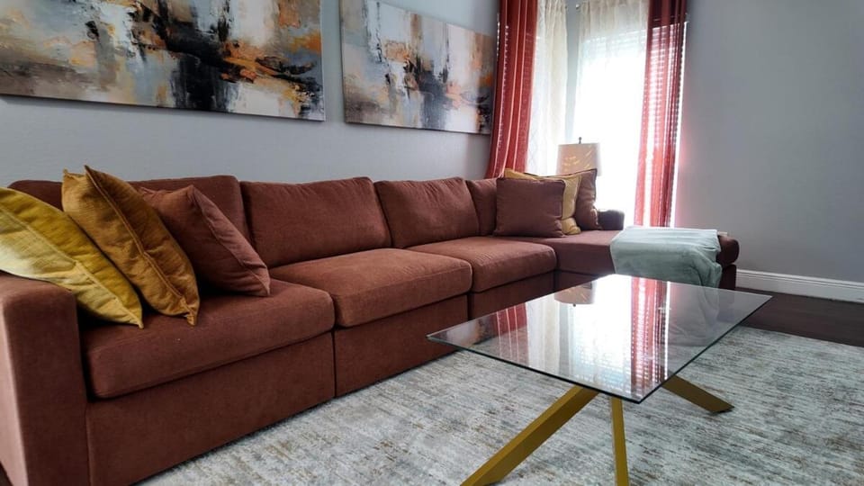 Oviedo Escape- Heated Pool & Hot Tub House in Oviedo