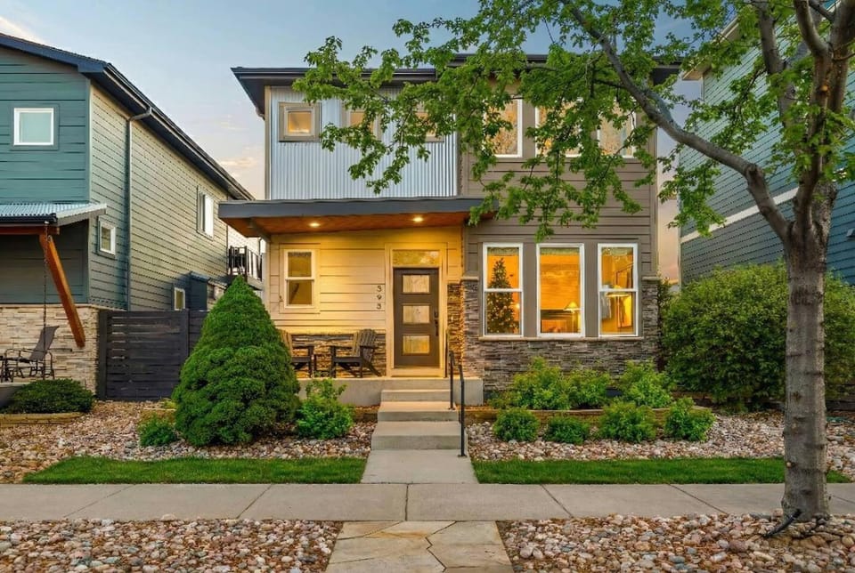 NEW! Walk 2 town | Rooftop hot tub | 2 King beds House in Fort Collins