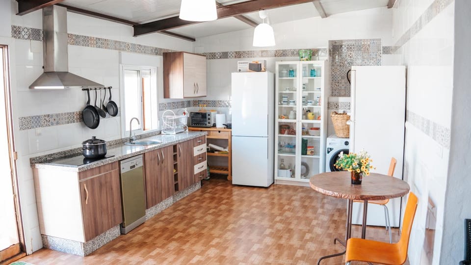Kitchen or kitchenette, Kitchen or kitchenette, Dining area, Communal kitchen, dishwasher, oven, stove, washing machine, kitchen