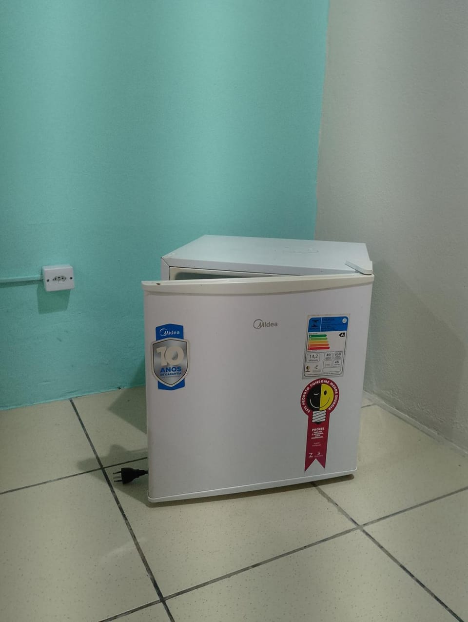 Bed, Bedroom, minibar