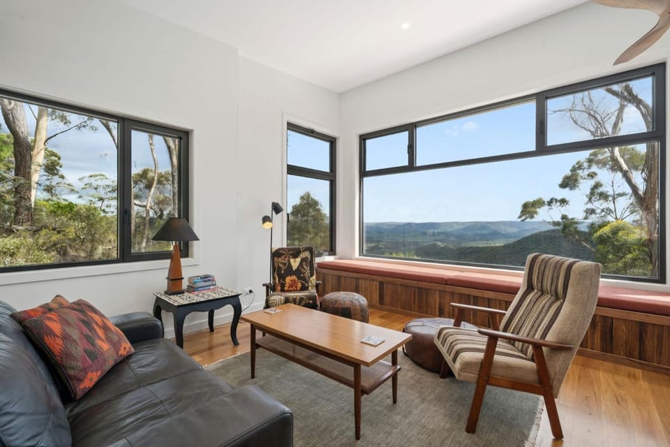 Sunset Retreat House in Mount Victoria
