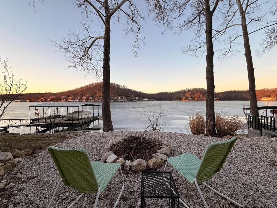 Lucky Duck Lakefront Fire Pit House in Lake of the Ozarks
