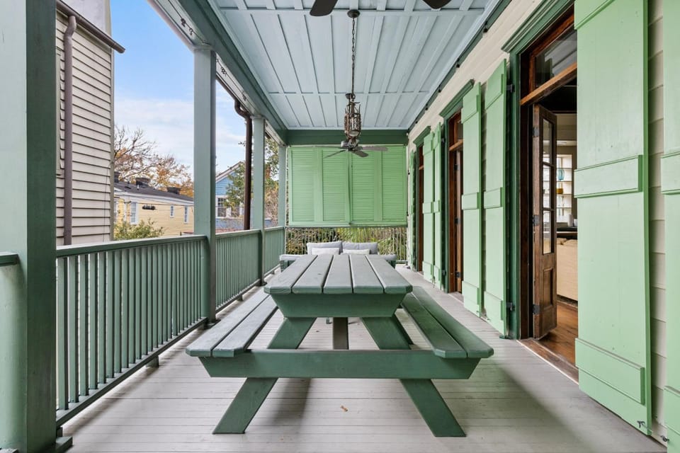 Chic 3BR 2BA Downtown Stay The Blue Chip Apartment in Charleston