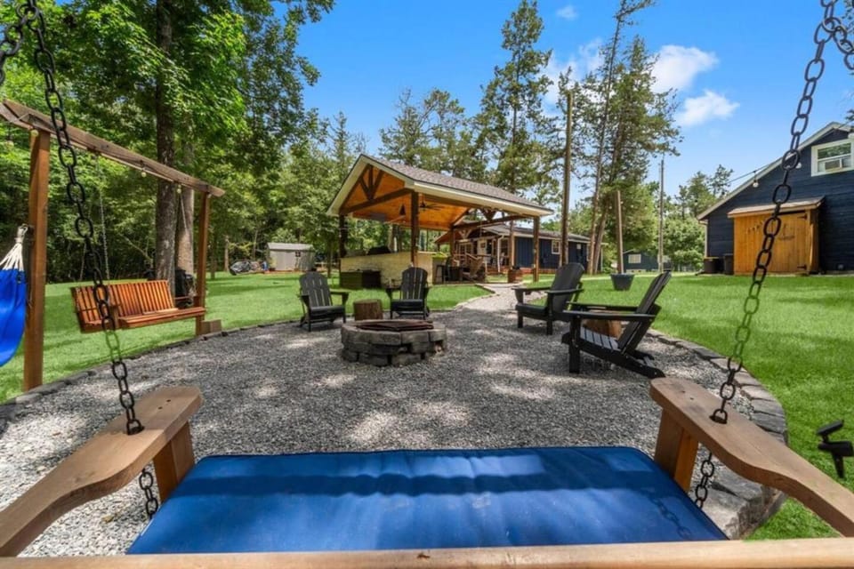 Lake Livingston Retreat, Firepit, Game Room House in Lake Livingston