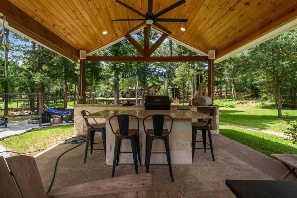 Lake Livingston Retreat, Firepit, Game Room House in Lake Livingston