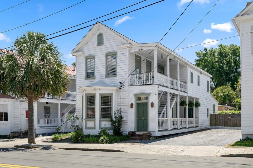 Downtown Grill Sleeps 6 Steps from King St House in Charleston