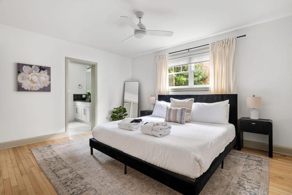 Casa Luna Downtown Hampton Park Apartment in Charleston