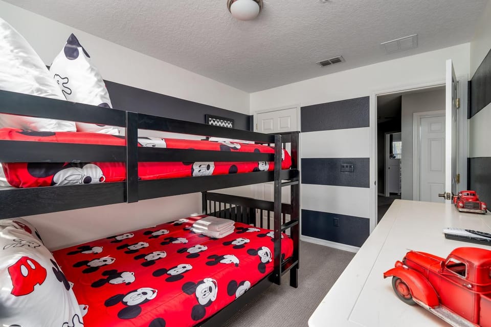 Townhouse w patio & Game Room near Magic Kingdom House in Four Corners