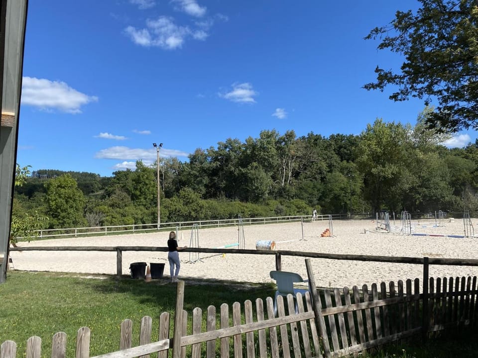 Grand chalet, parking, animaux admis - 11 pers. près de Vichy - FR-1-489-625 House in Auvergne-Rhône-Alpes