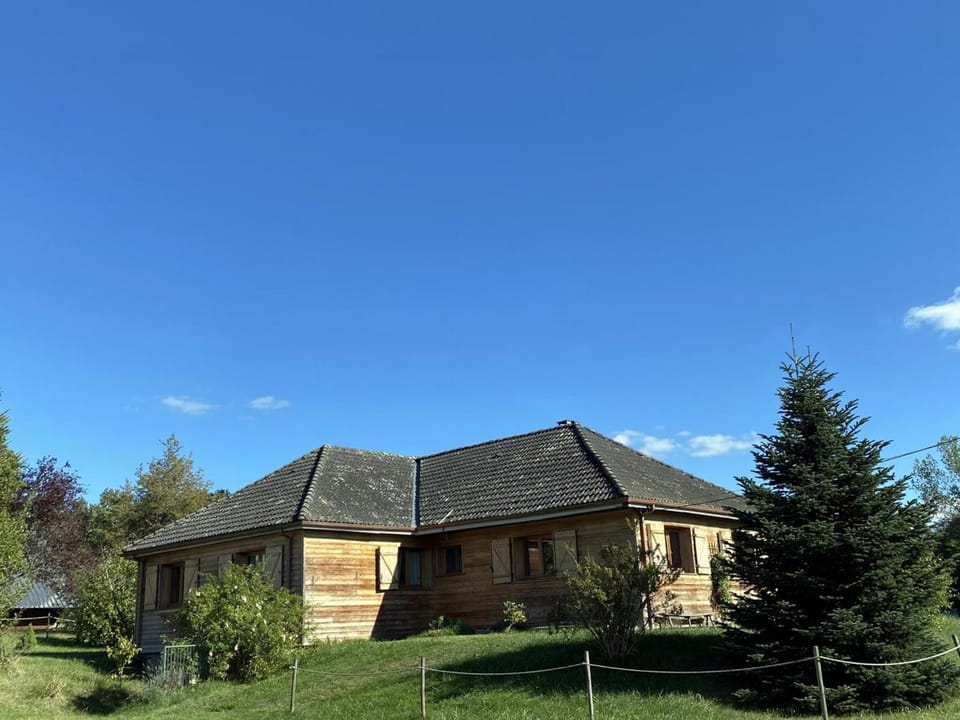 Grand chalet, parking, animaux admis - 11 pers. près de Vichy - FR-1-489-625 House in Auvergne-Rhône-Alpes