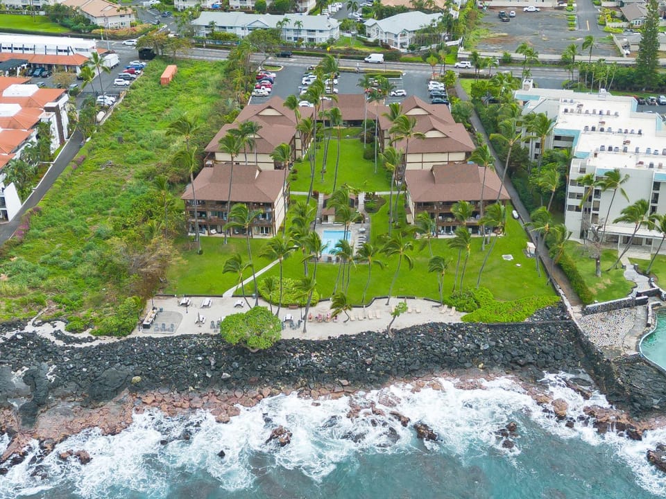 Property building, Bird's eye view, Garden, Beach, Pool view, Sea view