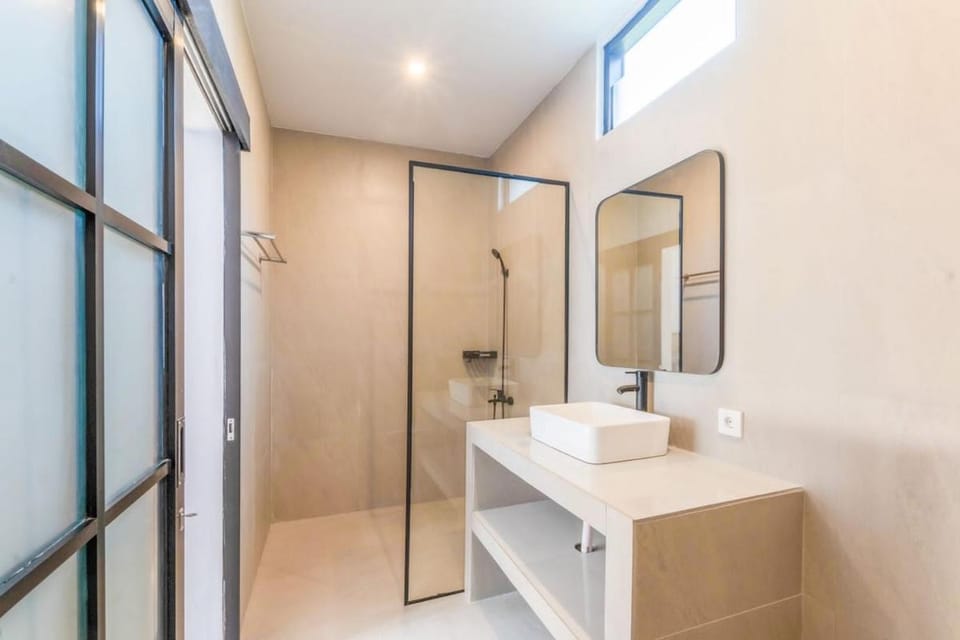 5 Mins to Beach, 3Mins to Copenhagen - Villa Migos Villa in North Kuta