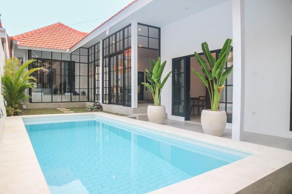 5 Mins to Beach, 3Mins to Copenhagen - Villa Migos Villa in North Kuta