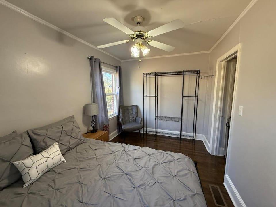 Cozy 1 Bedroom Bungalow Apartment in Charlotte