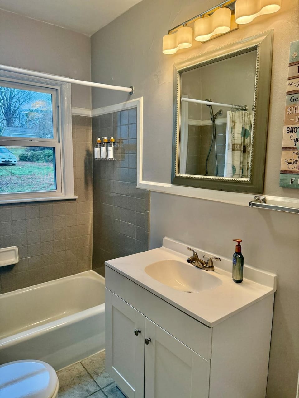 Cozy 1 Bedroom Bungalow Apartment in Charlotte
