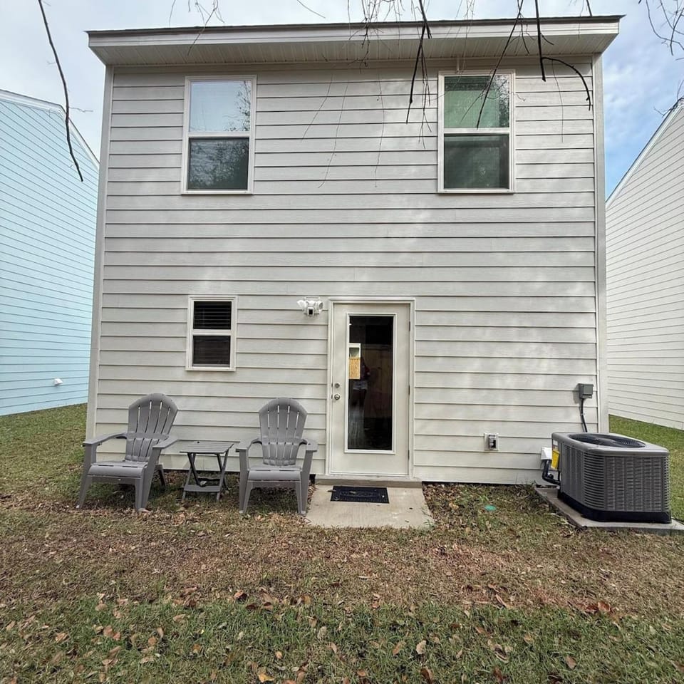 Sweet Southern Breeze 3 Bedroom Coastal Getaway House in Gulfport