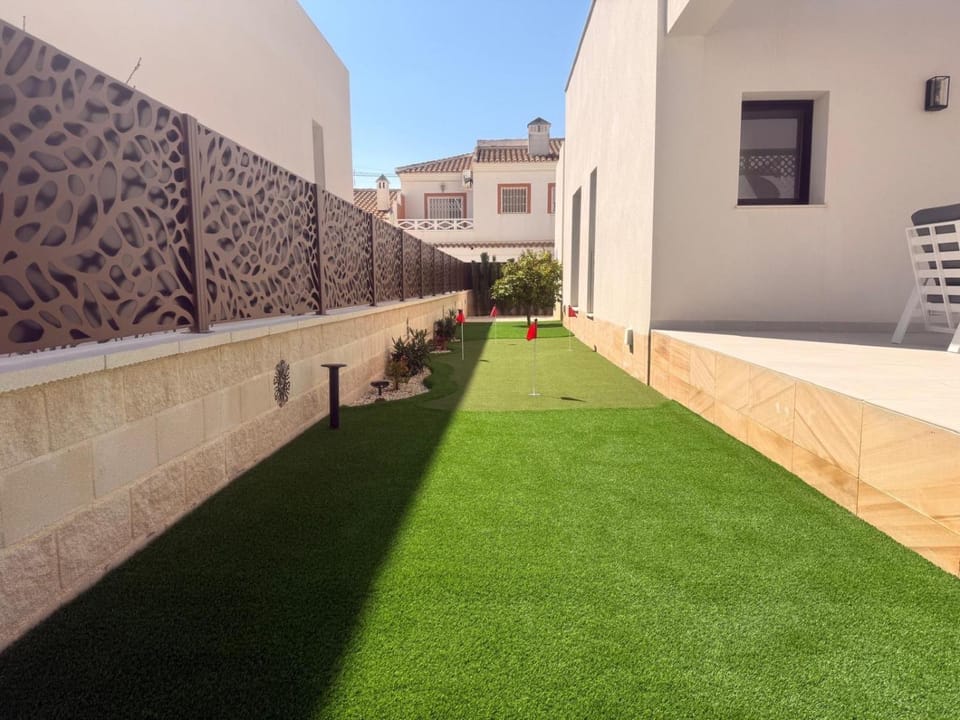 3 Bed Villa - Sleeps 6 - Private Pool - Parking Villa in Vega Baja del Segura