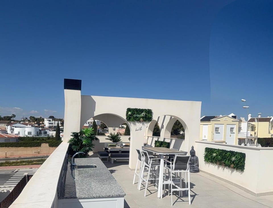 3 Bed Villa - Sleeps 6 - Private Pool - Parking Villa in Vega Baja del Segura