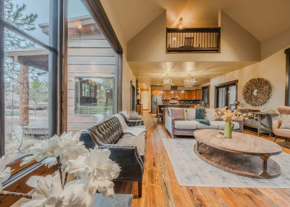 Wilderness Club Manor For 20 House in Montana