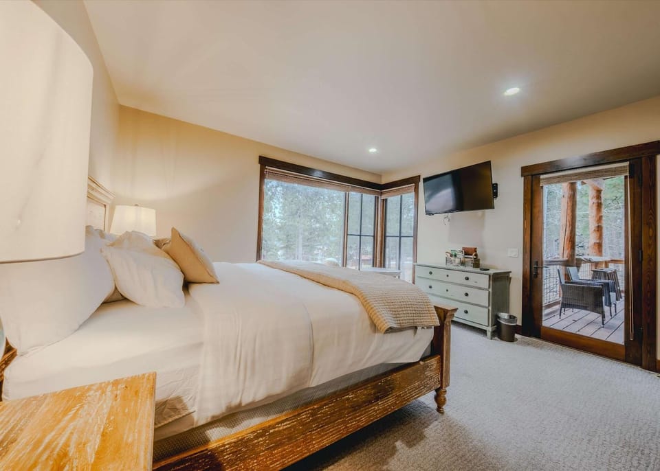 Wilderness Club Manor For 20 House in Montana