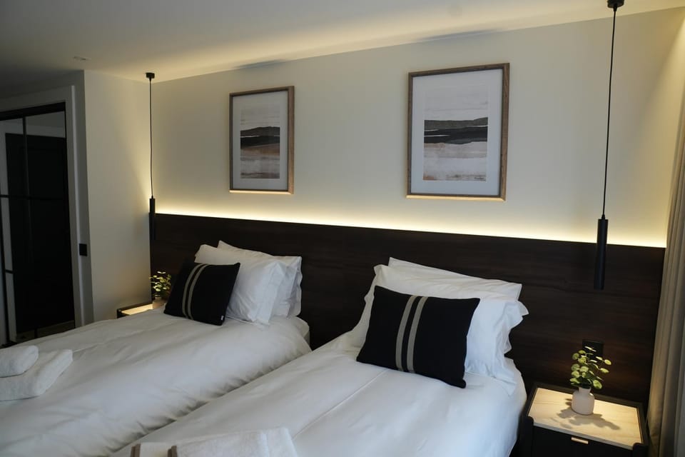 Bed, Photo of the whole room, Decorative detail, Bedroom