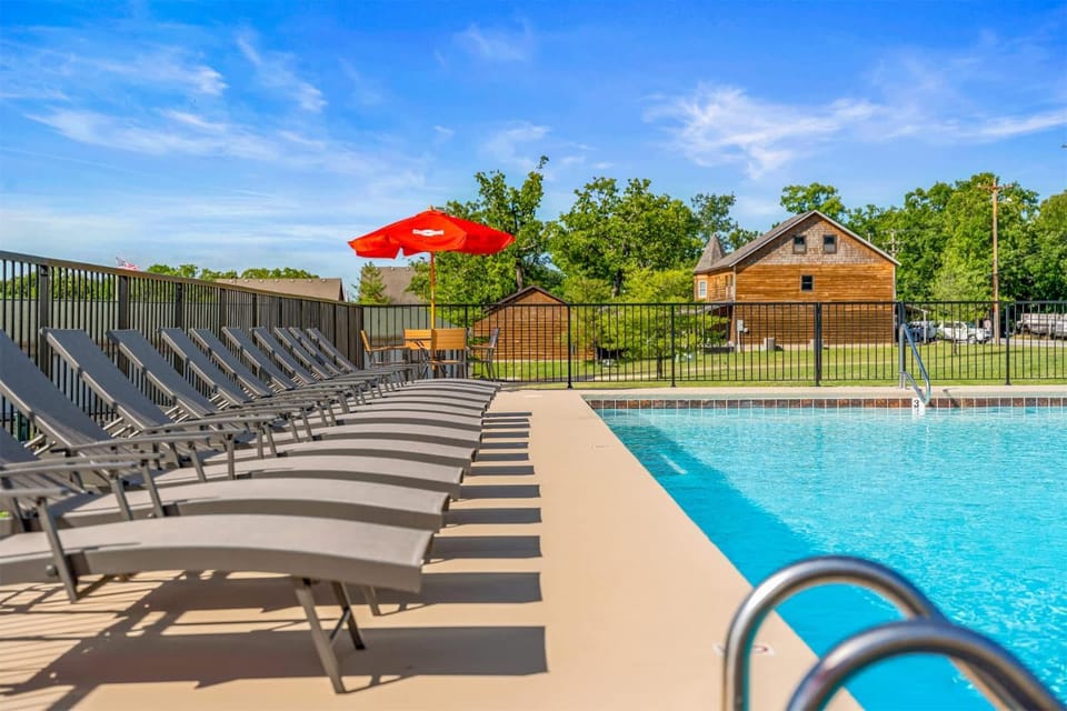 The Lakeview Condo Lakefront House in Sunset Cove Township
