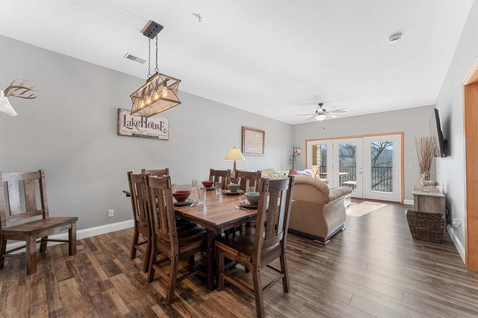 The Lakeview Condo Lakefront House in Sunset Cove Township
