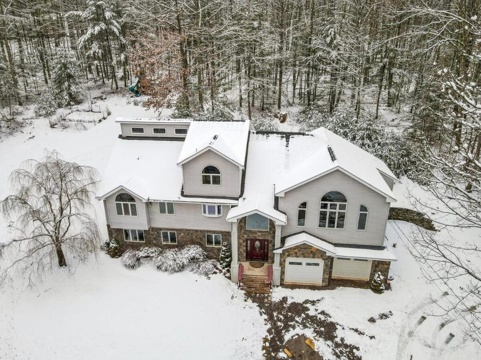 Poconos Villa arcade movie theater hot tub Villa in Lake Wallenpaupack