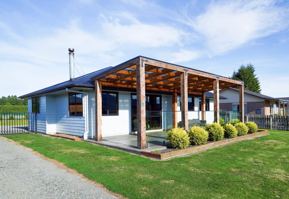 Southern Peaks by Aotearoa Escapes House in Te Anau