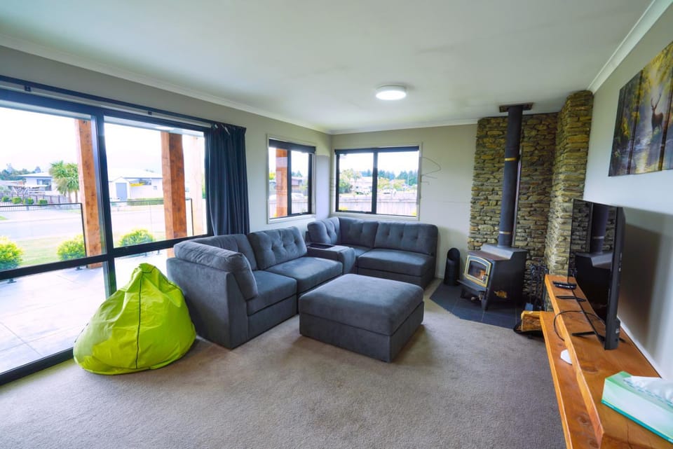 Southern Peaks by Aotearoa Escapes House in Te Anau