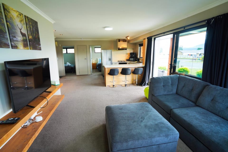 Southern Peaks by Aotearoa Escapes House in Te Anau