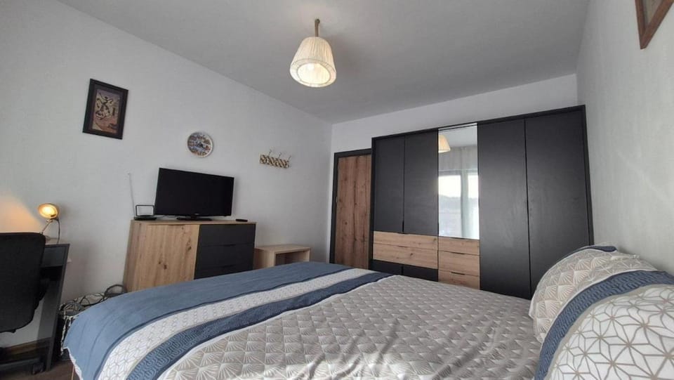 Bedroom, wardrobe