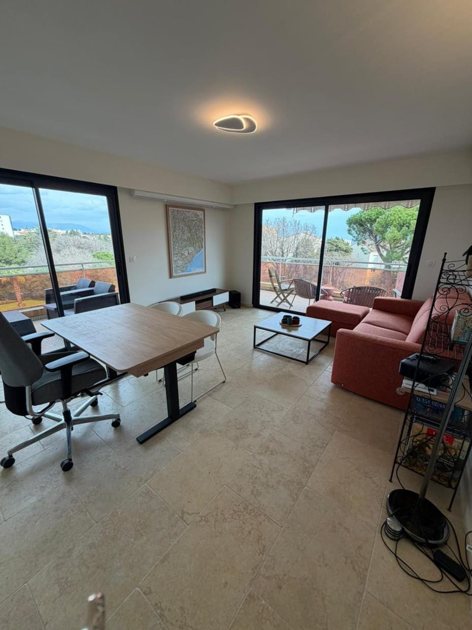 Beautiful two-room apartment with sea and mountain views Apartment in Antibes