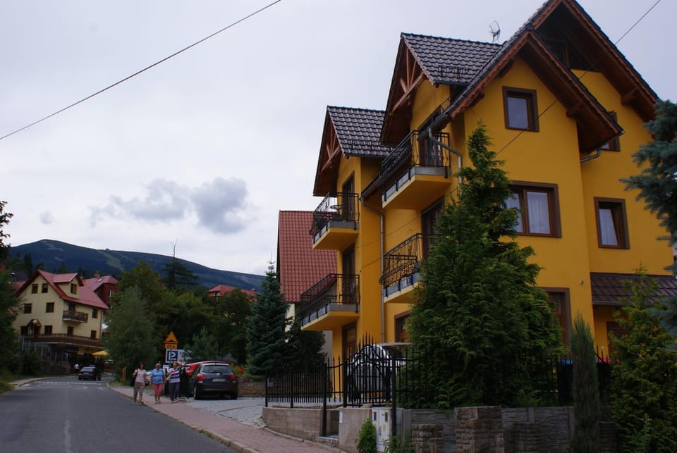 Property building, Facade/entrance, Neighbourhood, Skiing, Hiking, City view, Mountain view