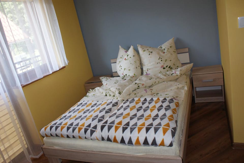 Bed, Natural landscape, Ski School, Skiing, Bathroom, Coffee/tea facilities, Balcony/Terrace, Balcony/Terrace, Photo of the whole room, Mountain view