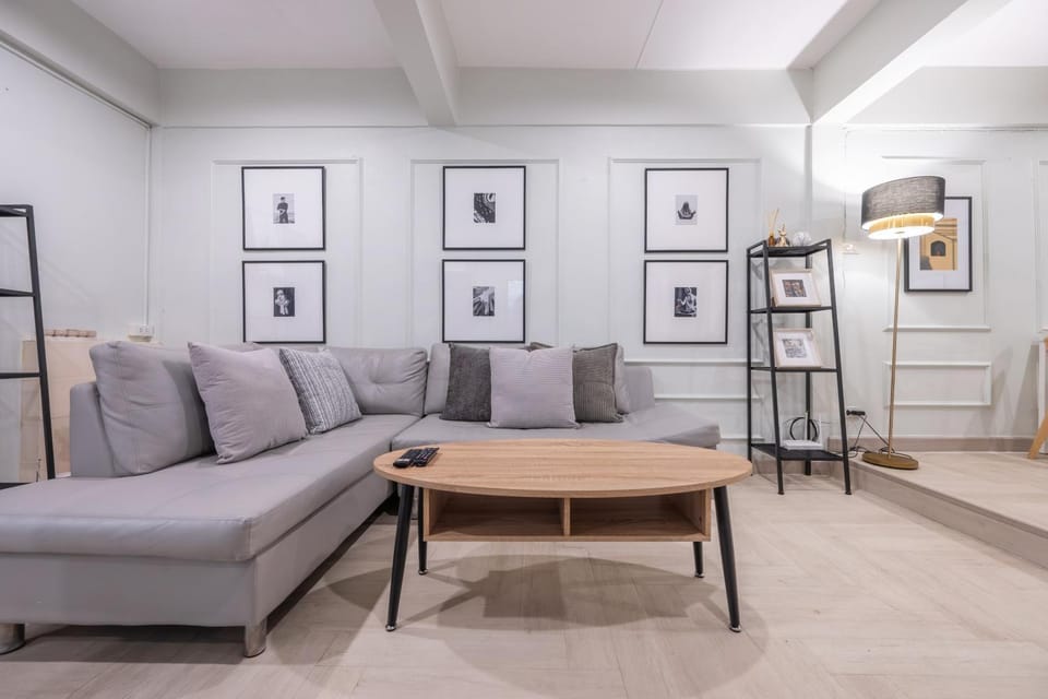 Living room, Seating area