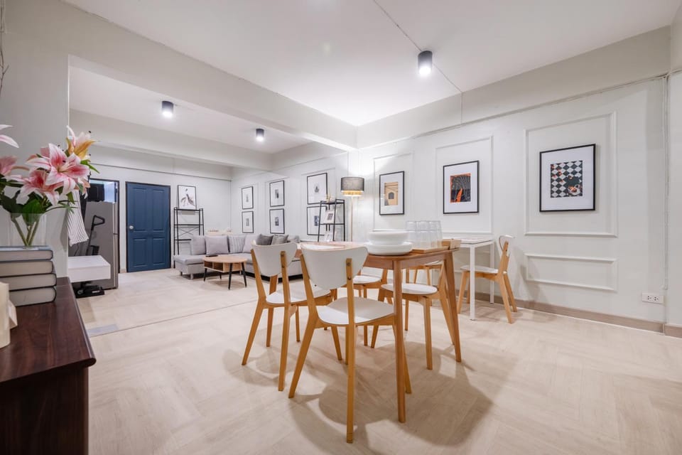 Living room, Seating area, Dining area